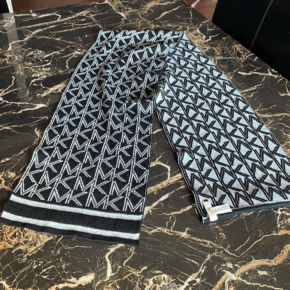 Michael kors scarf